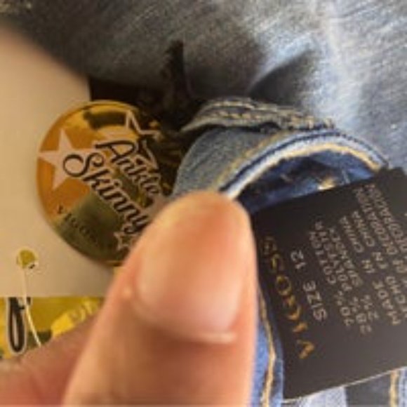 VIGOSS (2) Hollister (1) Jeans - Picture 9 of 16